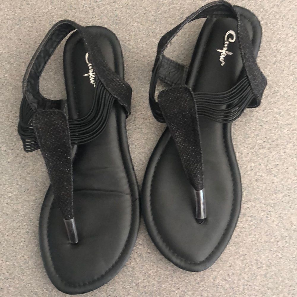 🌻3/20 Curfew slip on sandal. Size 6